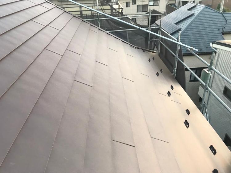 横浜市の屋根カバー・外壁塗装工事後の屋根